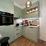 Urban Heaven Hideout, Cozy Condo In Prime Center