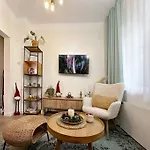 Urban Heaven Hideout, Cozy Condo In Prime Center