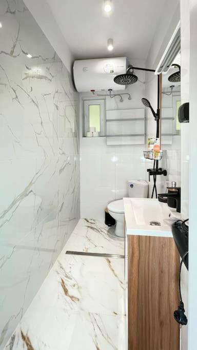 Urban Heaven Hideout, Cozy In Prime Center Apartemen