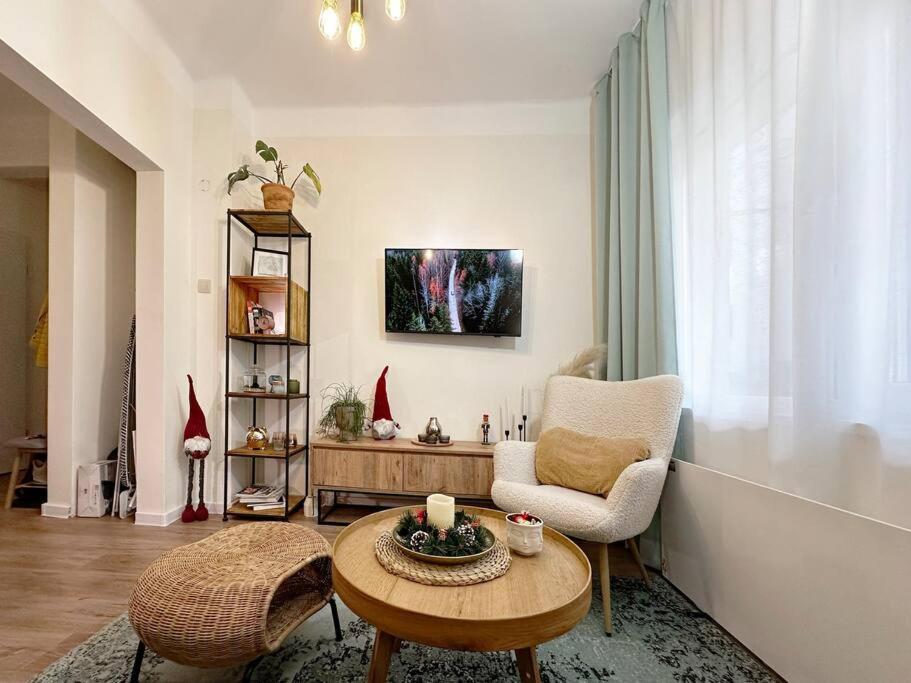 Apartemen Urban Heaven Hideout, Cozy In Prime Center *